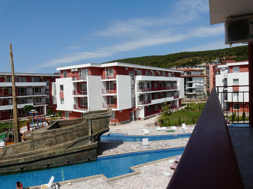 Private Apartments in Privilige Fort Beach Elenite Eksteriør billede