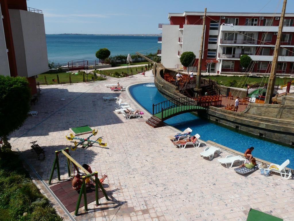 Private Apartments in Privilige Fort Beach Elenite Eksteriør billede